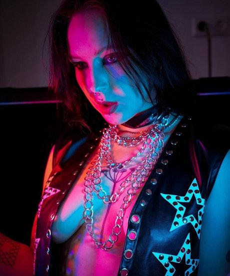 Angelina Vehera kunst hübsche galerien