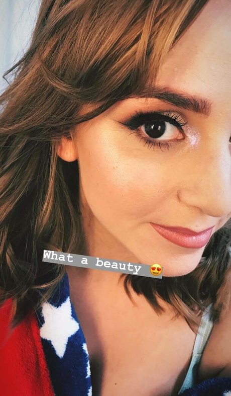 Hannah Witton top hd fotos