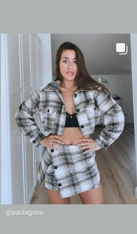 paulagonu model sexy foto