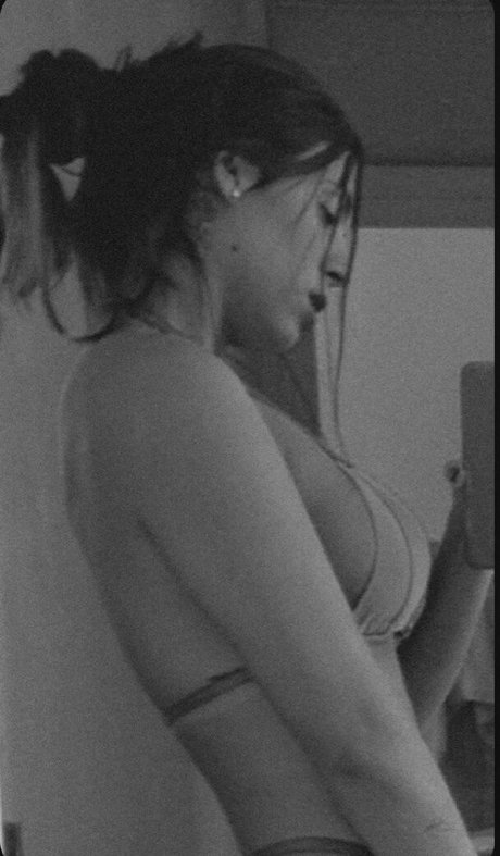 Juju Bellini freie pornostar bild