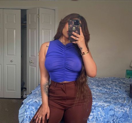 Priya Yasmin X akt galerie