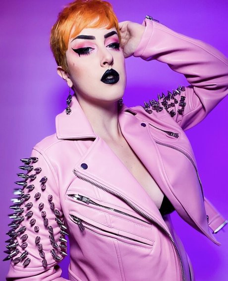 yoemilyreyfree nackt nette archiv