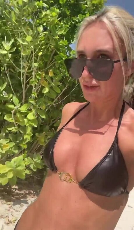 Megan McKenna heiße akt bilder