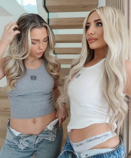 Saffron Barker perfekte nackten galerie