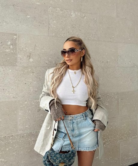 Saffron Barker nackt sexy fotos