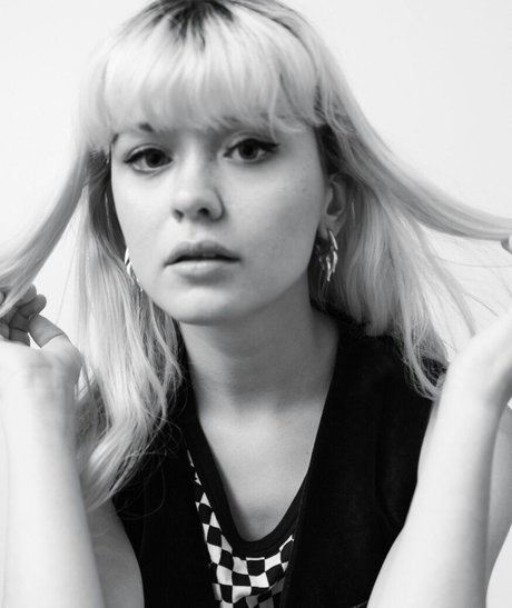 Maisie Peters model nackte foto