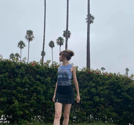 Maisie Peters porno sexy galerien