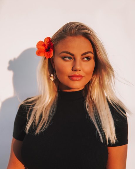 Julia Markham exklusive schöne bilder