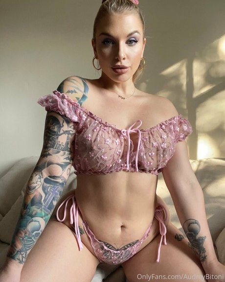 lächeln nur fans hübsche nacktheit foto