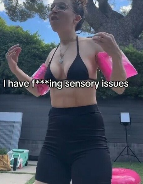 Esther Povitsky schauspielerin akt galerie