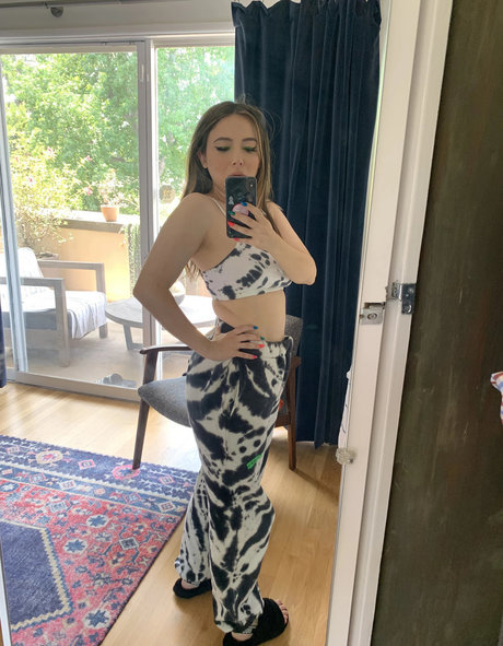 Esther Povitsky hd xxx galerie