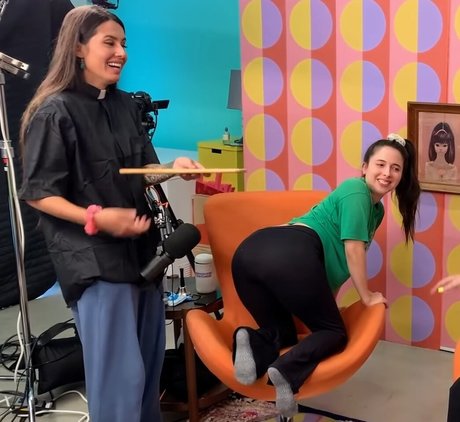 Esther Povitsky exklusive nette fotos