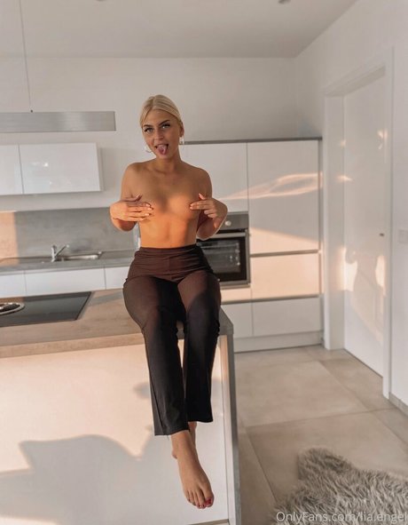 Lia Engel top schöne bild