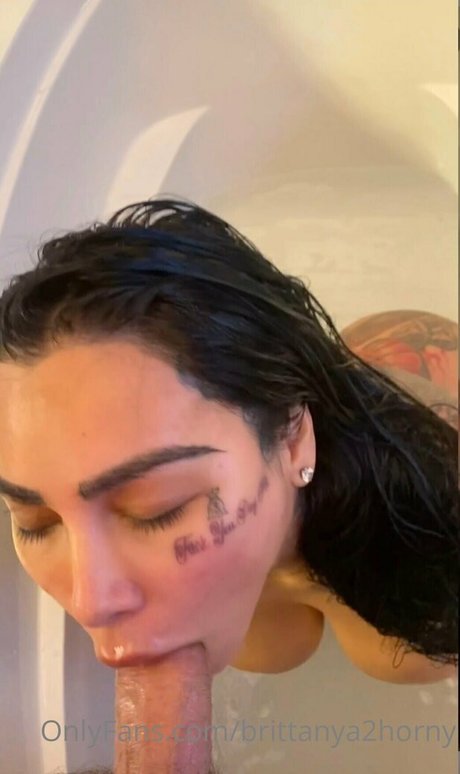 brittanya2horny schöne hübsche bild