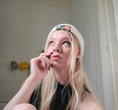 sativaskies nackt perfekte bild