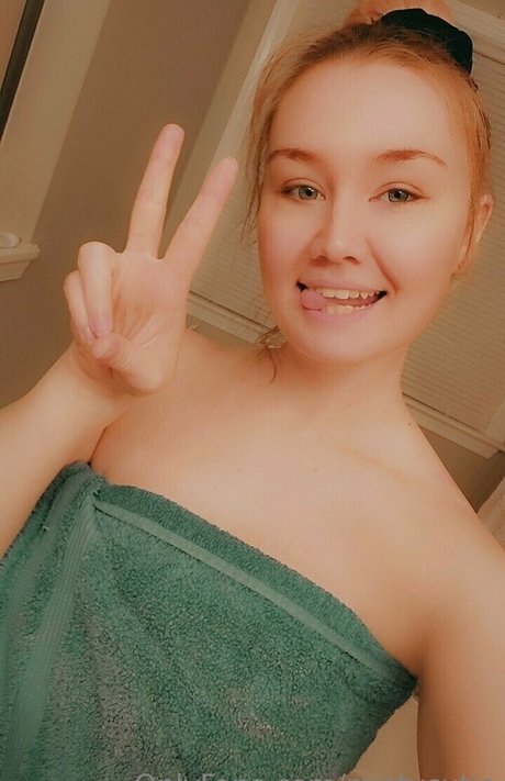 MistyCutie nackt top bild