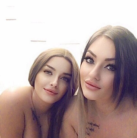 twonaughtysisters erotische pornographische foto