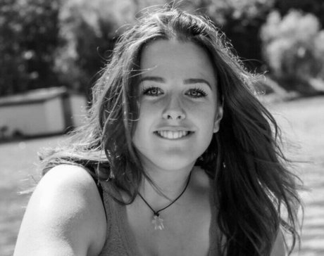 Pika Mikelj nackt sex bild