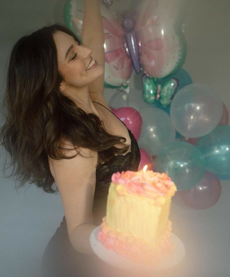 Taya Miller nackt sexy galerien