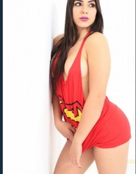 Yasmim Casadias sexy top bilder