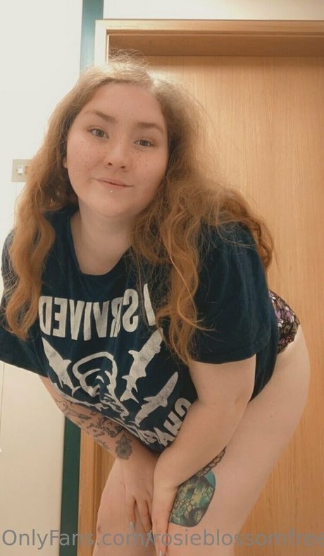 rosieblossomfree model nacktheit bilder