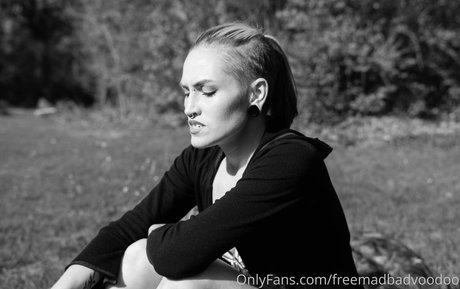 freemadbadvoodoo nackt kostenlose bild