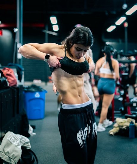 Sara Saffari nackt schöne galerien