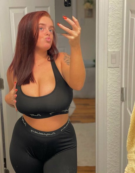 playwithtayyy schauspielerin sexy foto