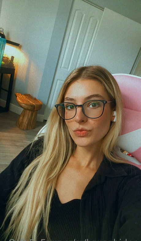 beccabiden kunst pornografische archiv