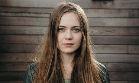 Hera Hilmar top sexy bild