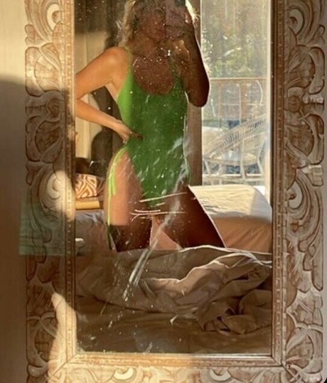 Thebigtittiecommittee kunst sexy galerien