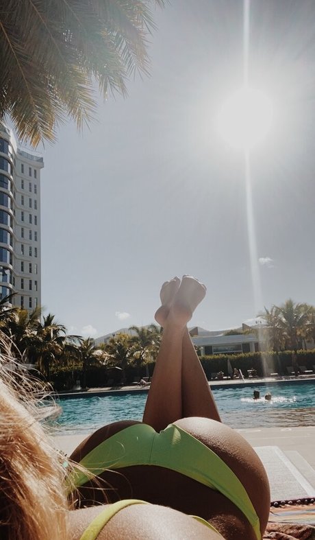 Nicole Loures erwachsene nackte fotos