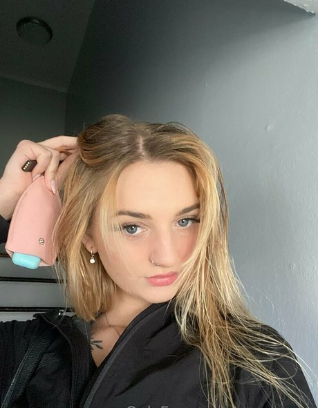 avacanary nackte pornostar archiv