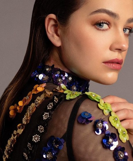 Mary Mouser hübsche porno bild