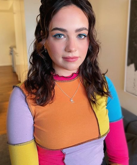 Mary Mouser schöne erotische galerie