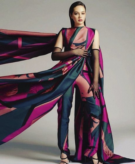 Mary Mouser schöne galerie