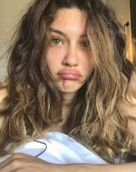 Juliana Harkavy model sexy foto