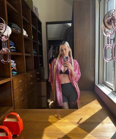 Hila Klein schöne sexy archiv