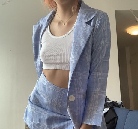 Depop Wins schauspielerin erotische foto