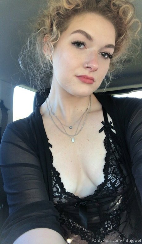 lilithjewel model nackte bilder