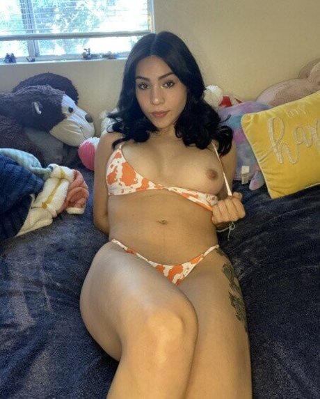 ella rey erwachsene exklusive bild