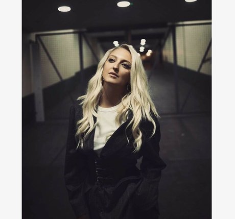 Georgia Hirst nacktheit akt galerie