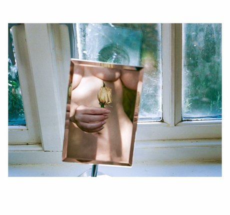 Tan Smith top akt galerie