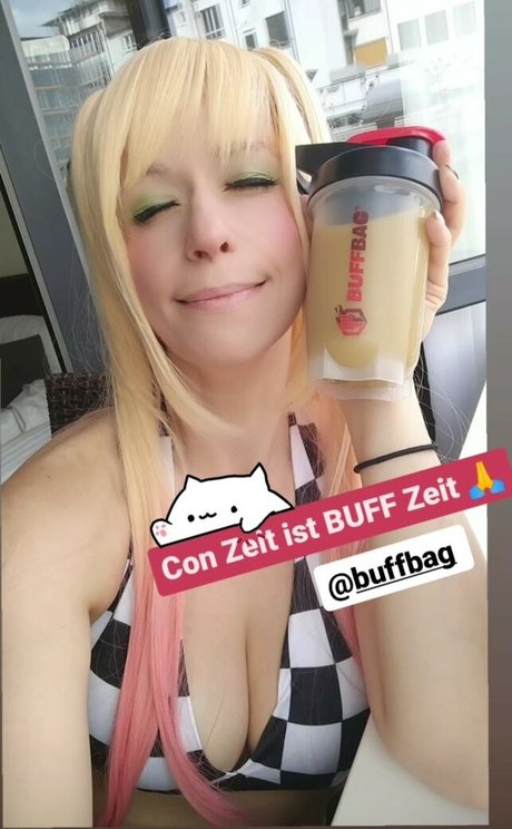 Mimimeow model erwachsene fotos