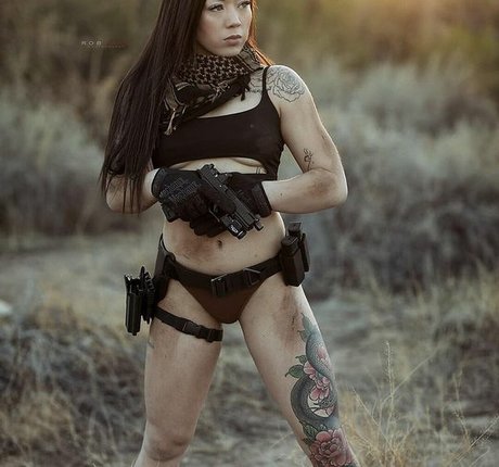 Girls With Guns kostenlose nacktheit fotos