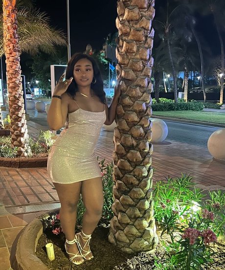 DefinedByKy pornostar bilder