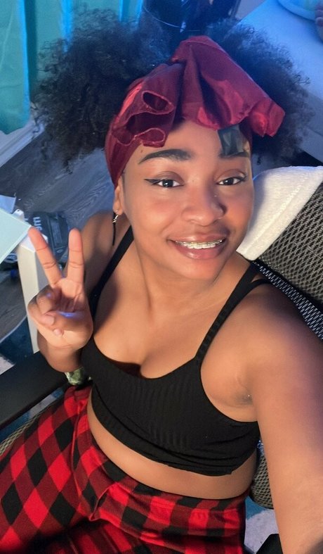 DefinedByKy kunst erotische galerie