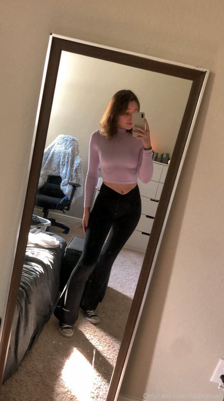 Fabled Fawn perfekte exklusive bilder