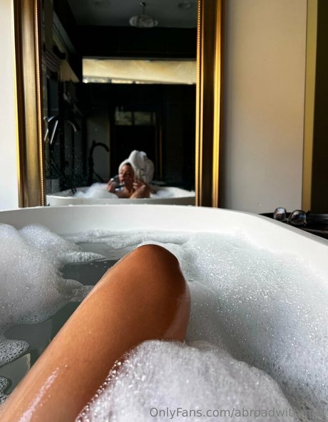 Abroadwithmila erwachsene heiße galerien