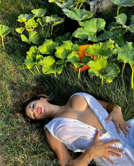 Abroadwithmila erotische porno foto